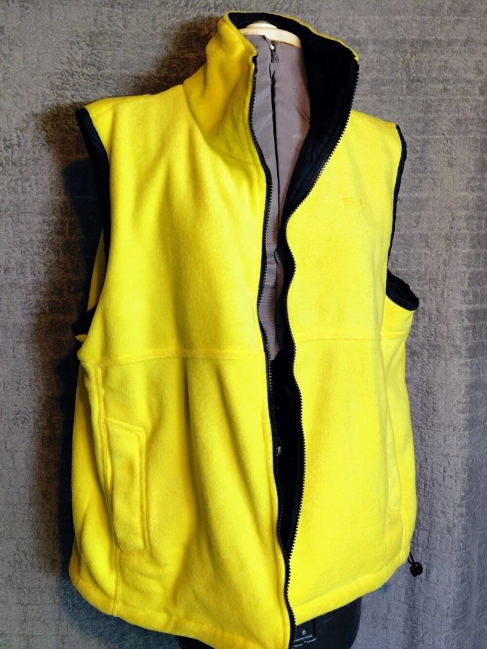Sierra Fleece Brand Reversible Vest Men's size L